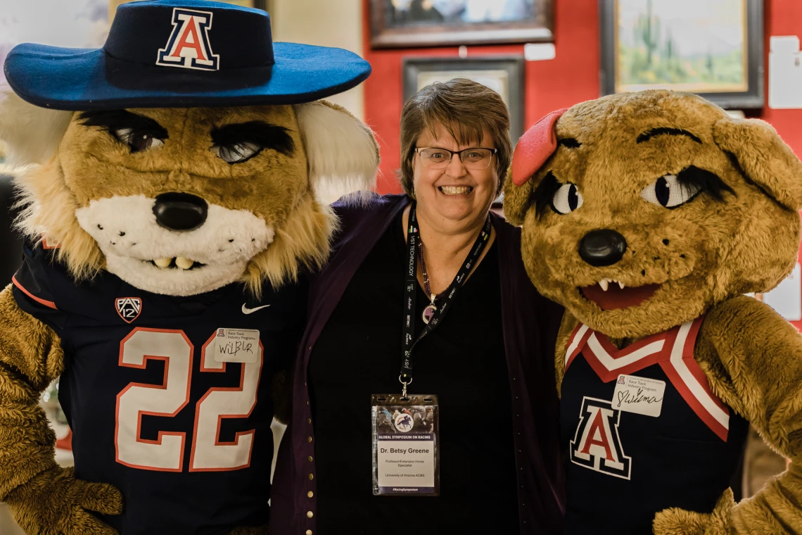 CALS alumni mingle at RTIP evening event at the Mountain Oyester Club in Tucson, Arizona. 